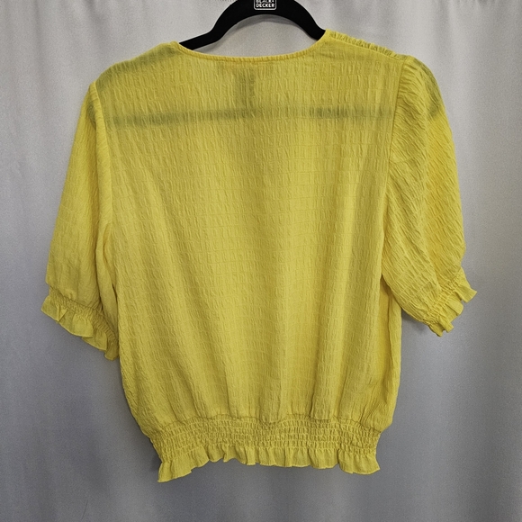 Women's size Medium Bright Spring Summer Top Yellow with Rushing - Picture 4 of 12